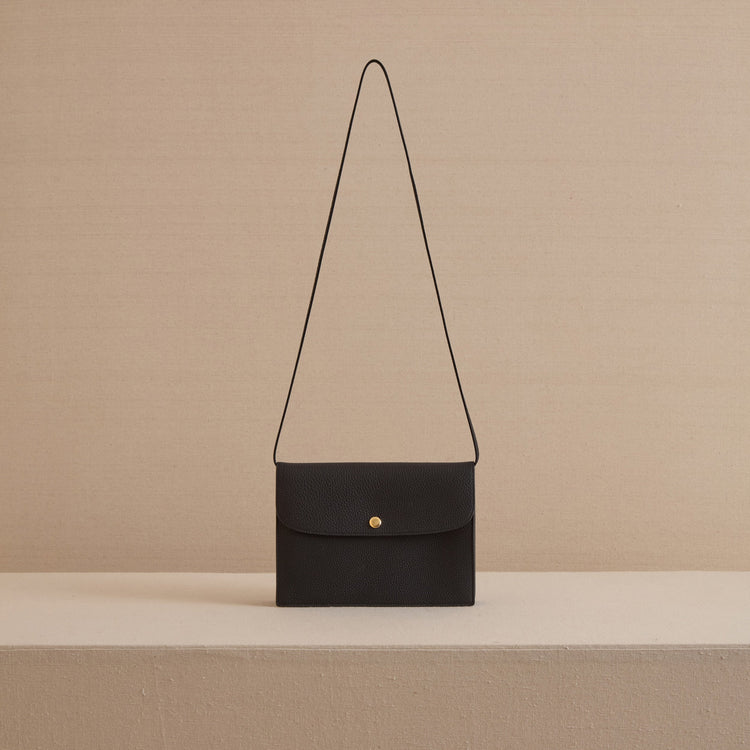 Skip Pouch in Tumbled Grain Black