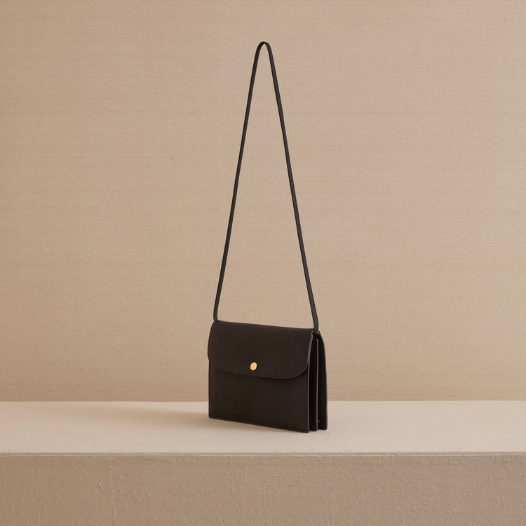 Skip Pouch in Tumbled Grain Black