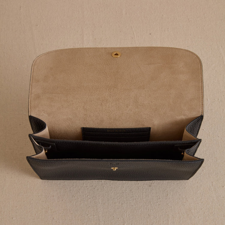 Skip Pouch in Tumbled Grain Black