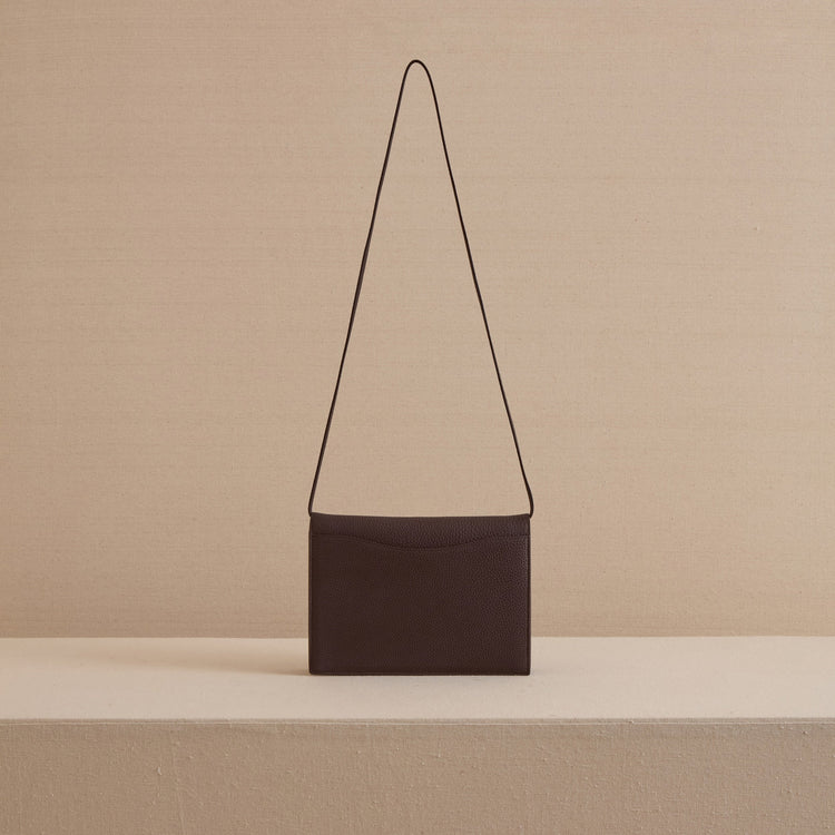 Skip Pouch in Tumbled Grain Chocolate