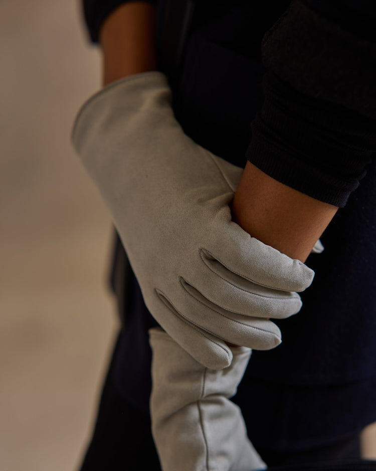 Babe 24 Gloves in Pale Grey Suede