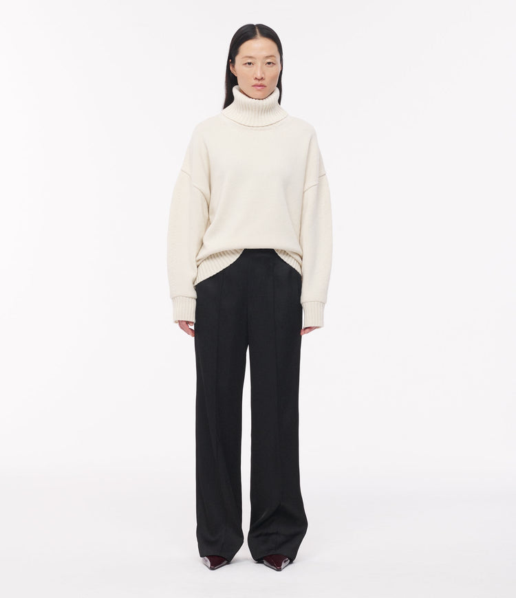 Cashmere Oversized Turtleneck in Ivory