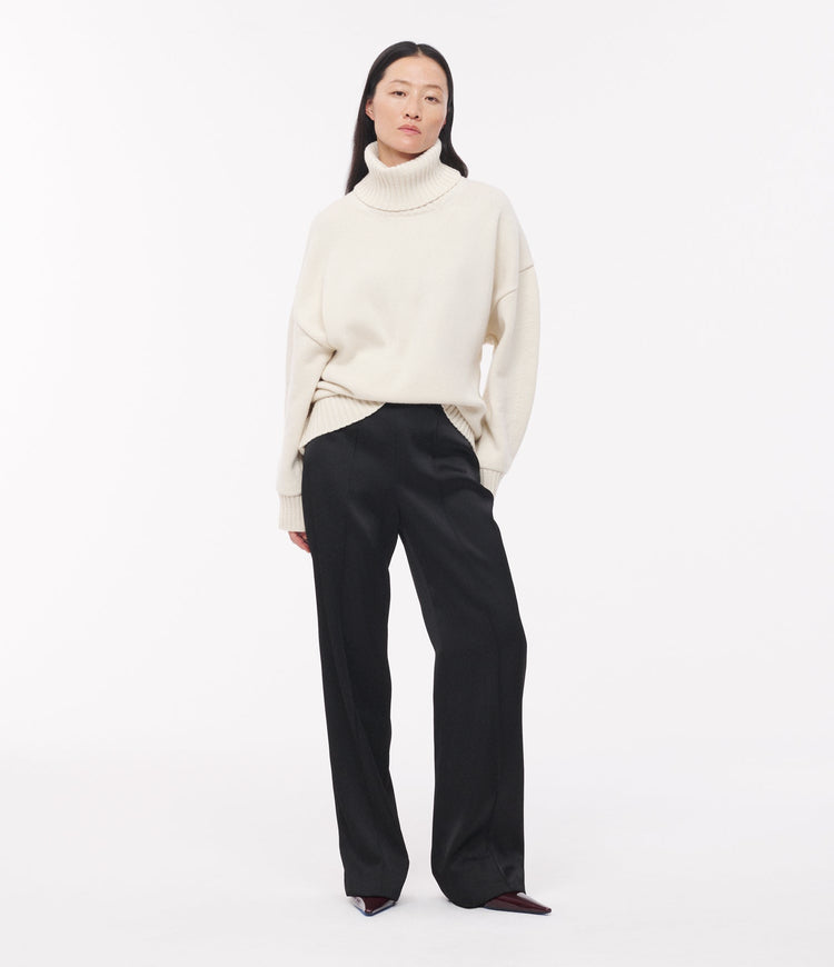 Cashmere Oversized Turtleneck in Ivory