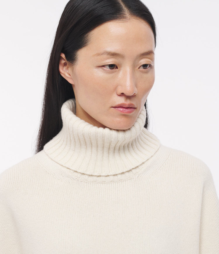 Cashmere Oversized Turtleneck in Ivory