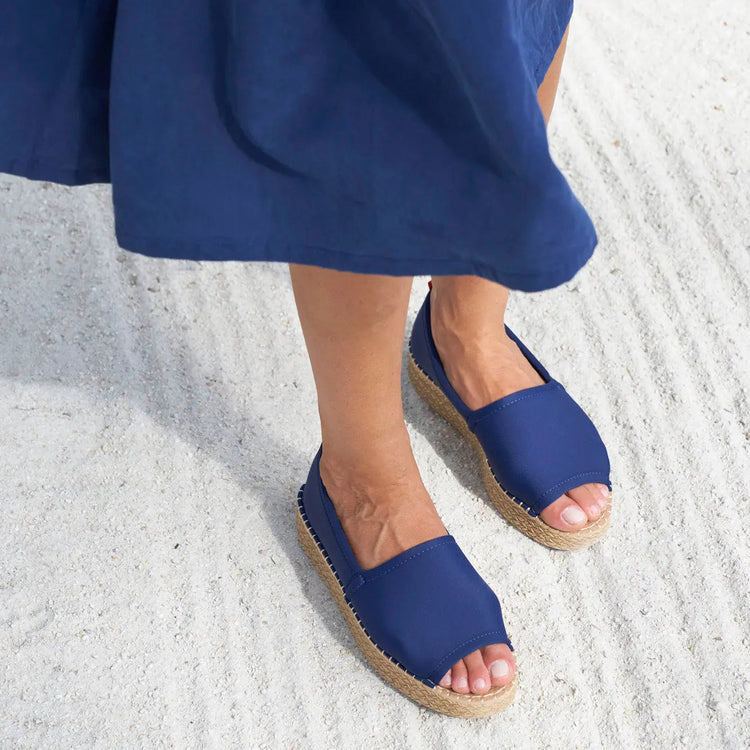 Mariner Coastal Platform in Dark Navy