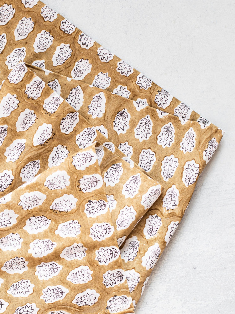 Table Throw (Ivory) - Poinsettia, Black & Chai