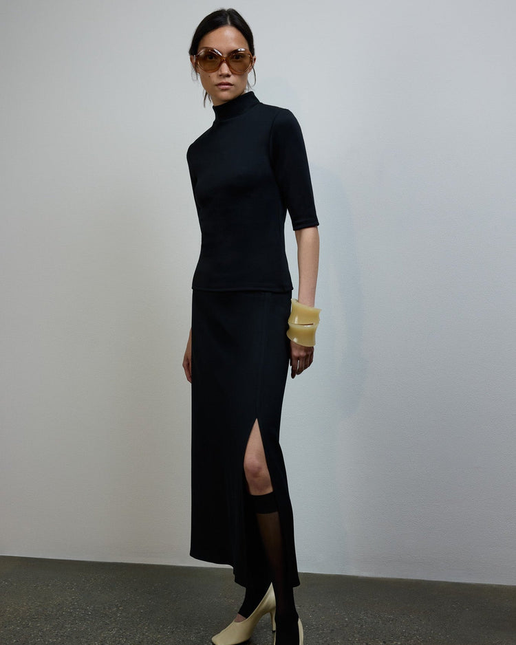 Thea Top in Noir